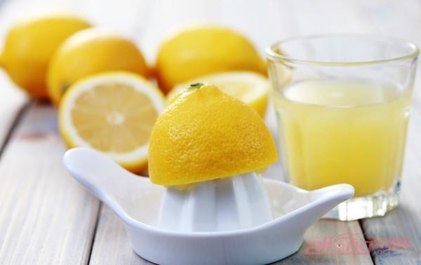 Лимонный сок облегчит зуд от укуса насекомого