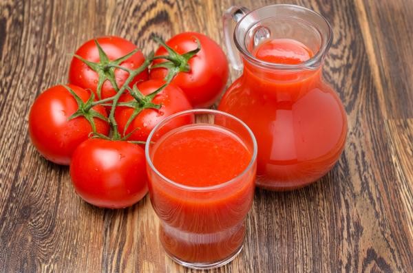 В домашних условиях облегчить зуд поможет сок помидора
